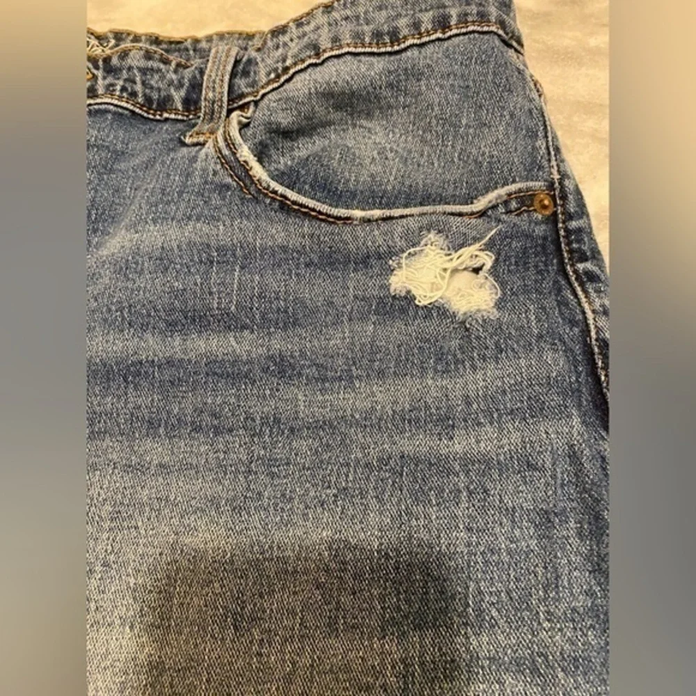 Universal‎ Thread Blue Denim Bermuda Shorts Distressed SKU123